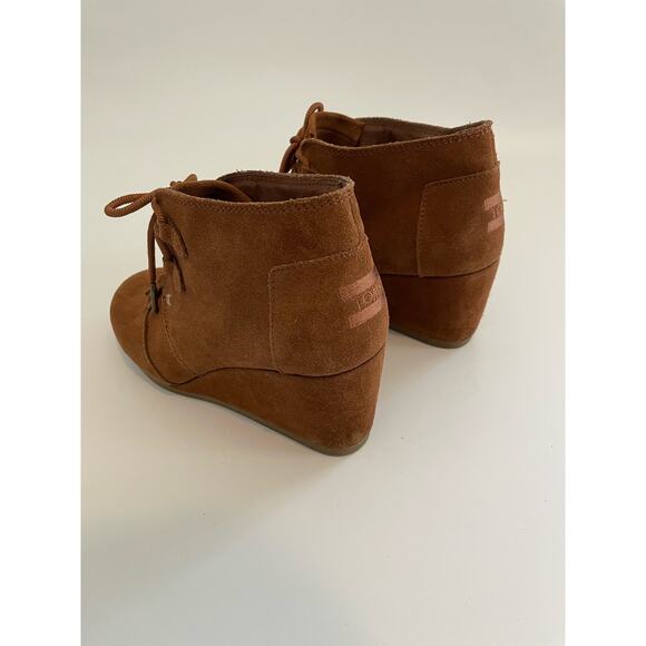 Toms Size 8.5 Brown Bootie Heels Tassel Lace Up Suede - Picture 5 of 11